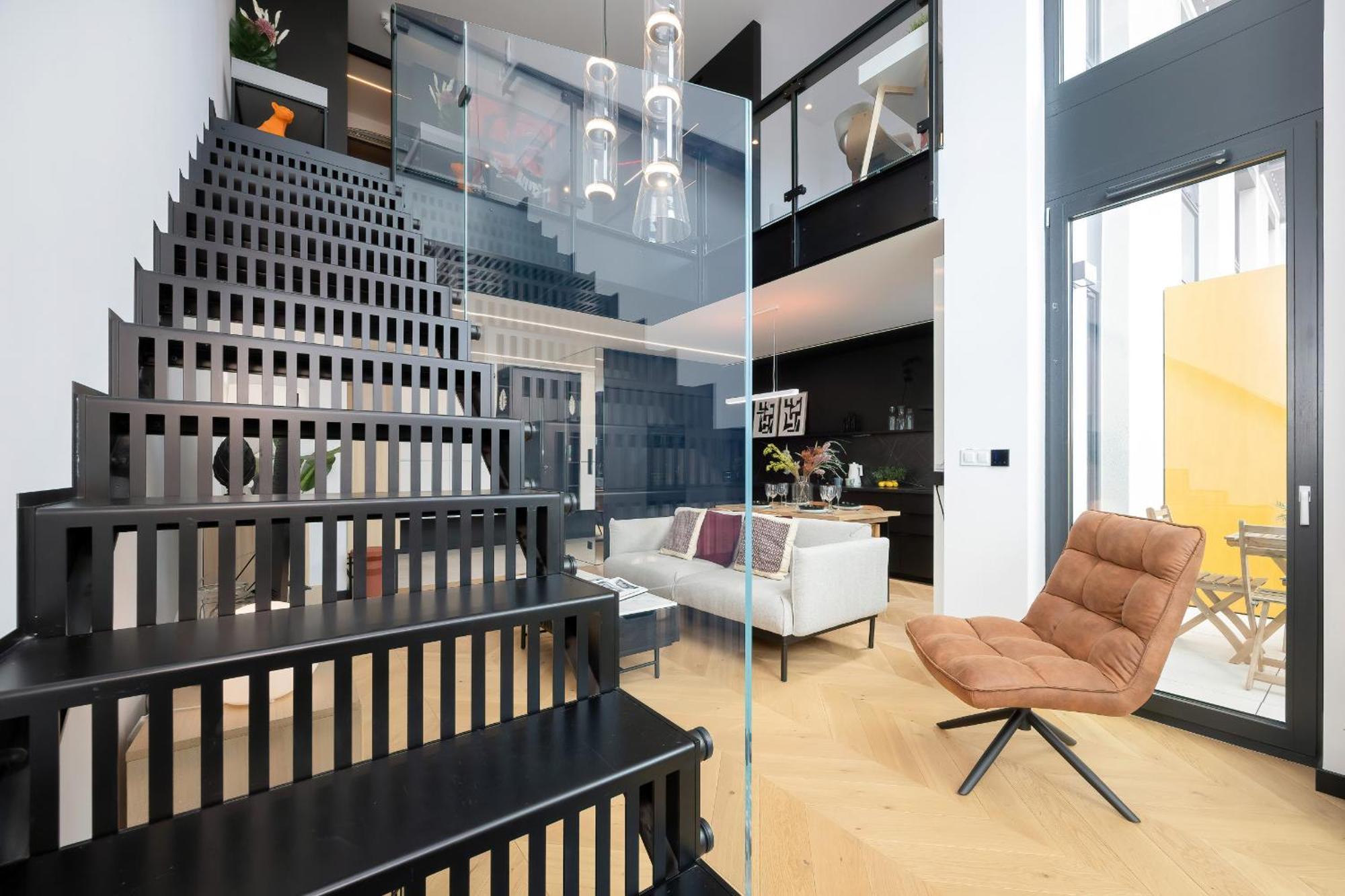 Ekskluzywny Z Antresola By Renters Prestige *