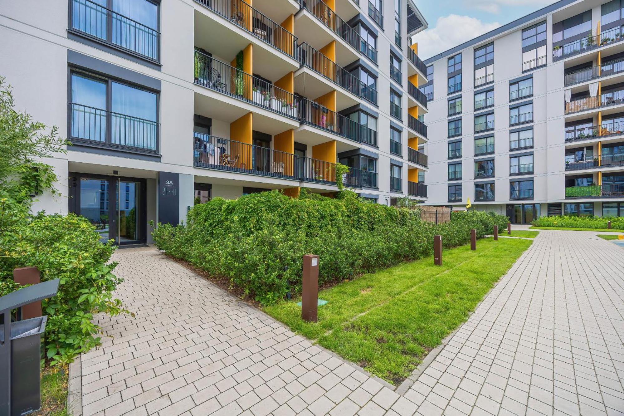 Ekskluzywny Z Antresola By Renters Prestige *